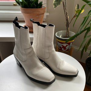 Vagabond Shoemakers Simone Tall white Chelsea Bootie Women size 11 / 41 EU